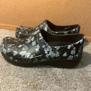 Crocs Women Size 8 Black Floral Neria Pro II Graphic Clog Comfort Footwear